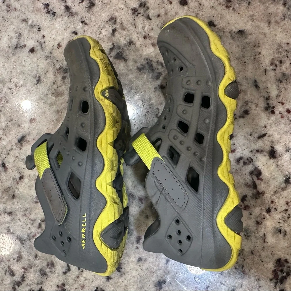 Merrell Kids Gray and Yellow Water Shoes with Strap